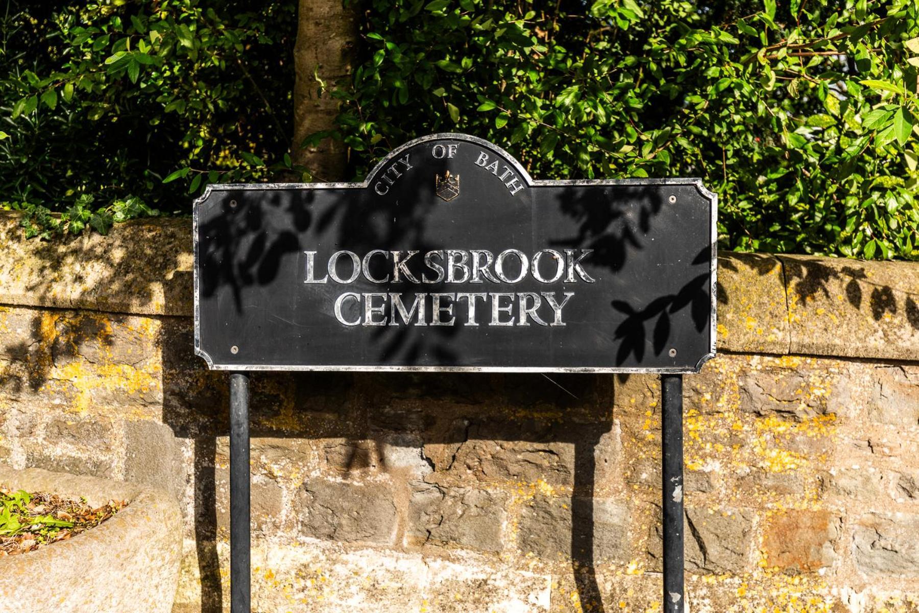 Locksbrook Lodge - Hot Tub - Spacious Outdoor Space Bath Bagian luar foto
